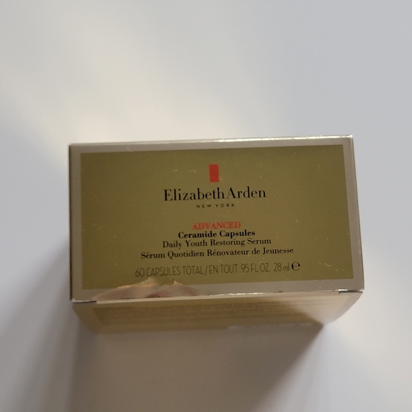 Daily Youth Restoring Serum By Elizabeth Arden 60 Capules - Picture 2 of 5